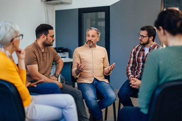 group talking in a tacoma opioid rehab